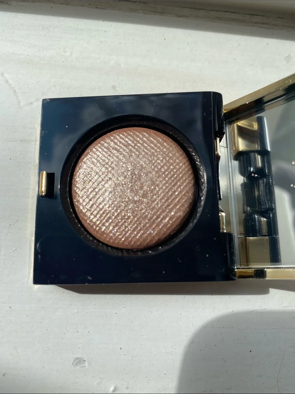Bobbi Brown Shimmery Eyeshadow in moonstone
